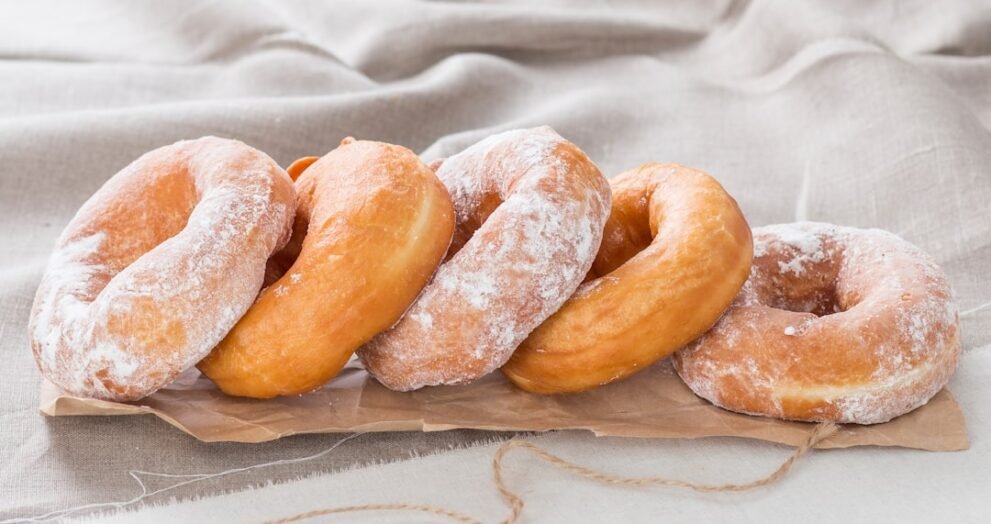 Wedding S Symphony Offers 100 Mini Gold Cake Bases for Events