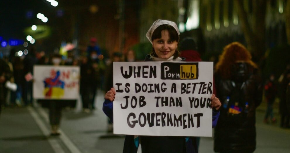 DNC Unveils Aggressive Voter Registration Initiative as Democrats Target Florida Gains