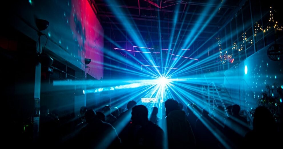 Nikki Falk to Perform at Roxy Encinitas