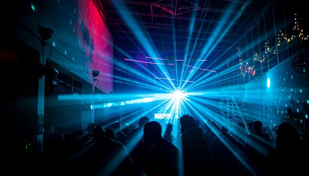 Nikki Falk to Perform at Roxy Encinitas