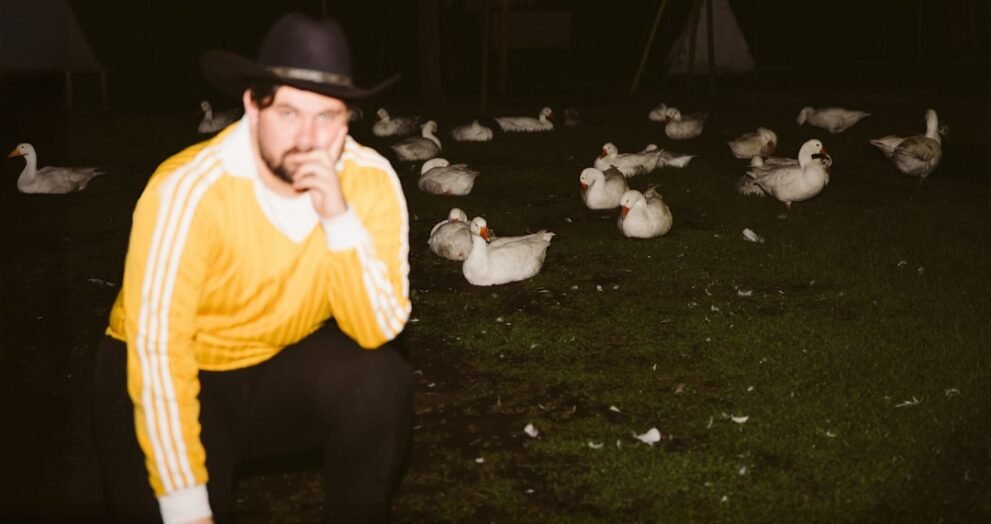 Tucker Carlson's Attire Sparks Unexpected Fashion Trend Among Liberals