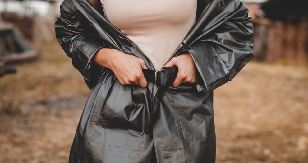 Coach Sydney Carter Prepares for Elite Eight with Fashion Focus