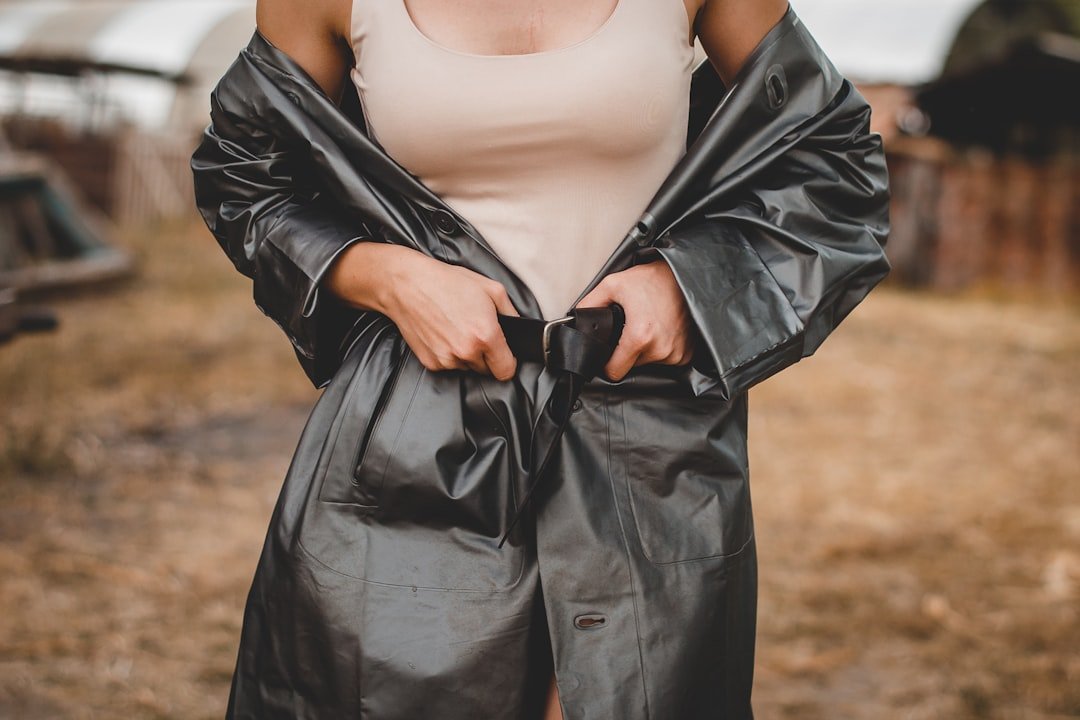 Coach Sydney Carter Prepares for Elite Eight with Fashion Focus