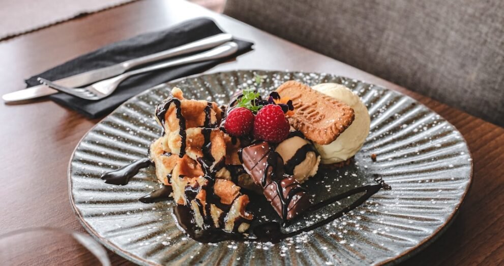 Pune Restaurant Introduces Lip-Shaped ‘Chef’s Kiss’ Dessert