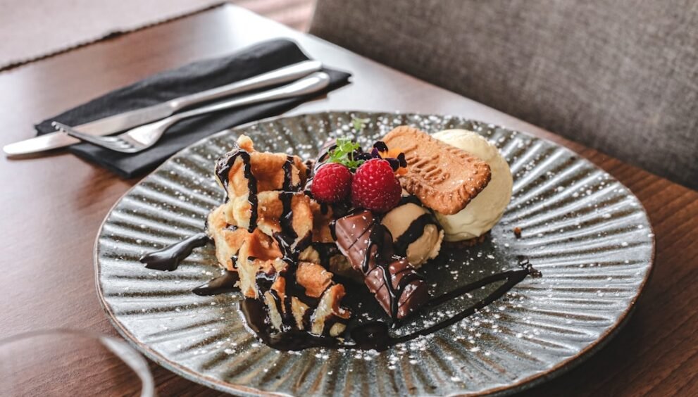 Pune Restaurant Introduces Lip-Shaped ‘Chef’s Kiss’ Dessert