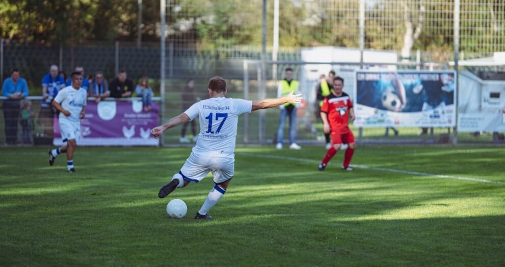 Charles Huff Highlights Standout Players in Memphis Spring Practices