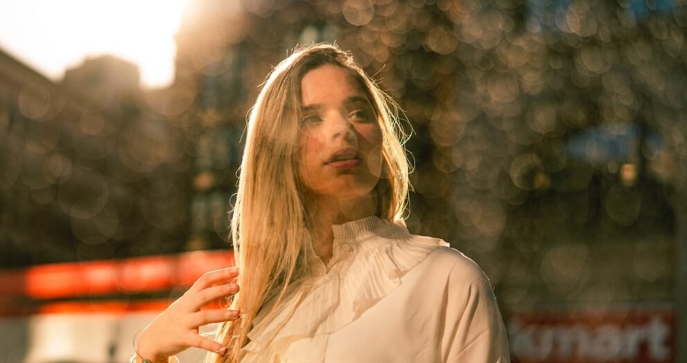 Experts Recommend Colors to Enhance Gray Hair