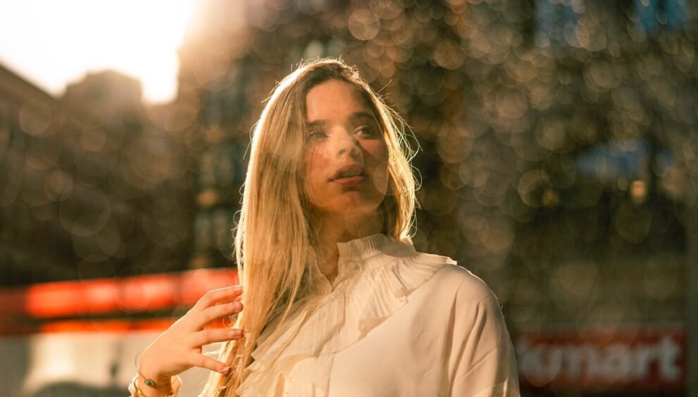 Experts Recommend Colors to Enhance Gray Hair