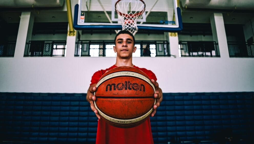 Maxwell Hiller Commits to Florida Basketball Program