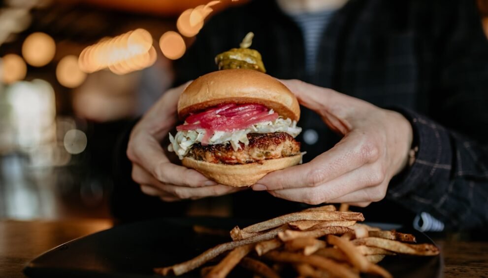 Pinnacle Insulated Lunch Box Offers Versatile Food Storage