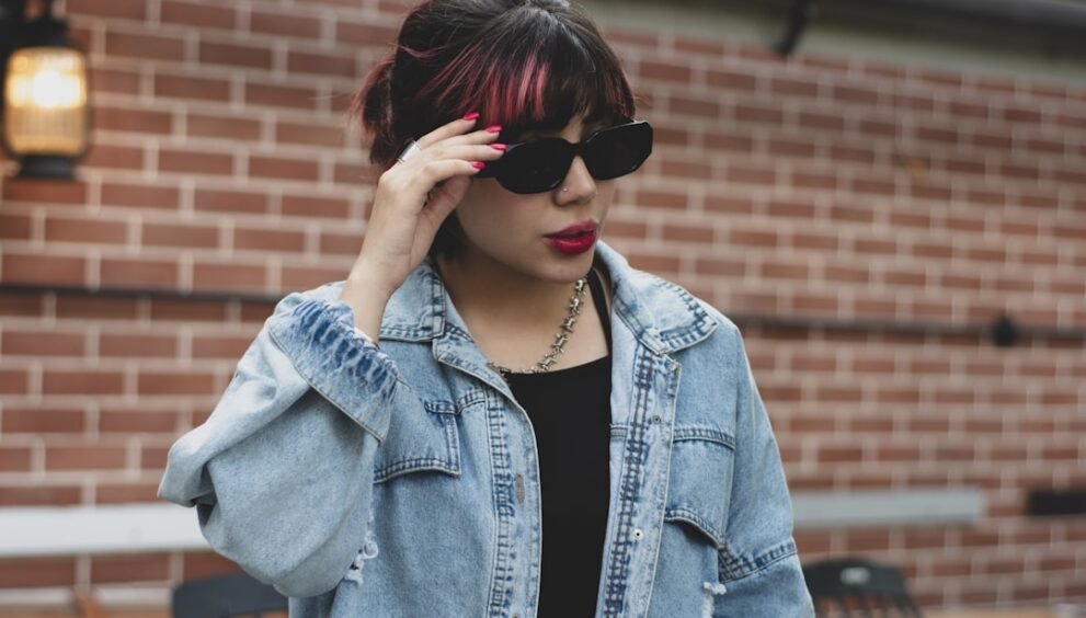 '90s Fashion Trends Resurge as Millennials and Gen Xers React