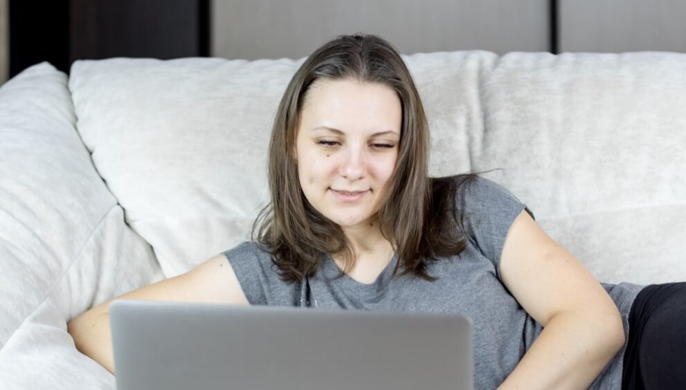 Elizabeth Mann Offloads 400 Shares of Verisk Analytics Stock