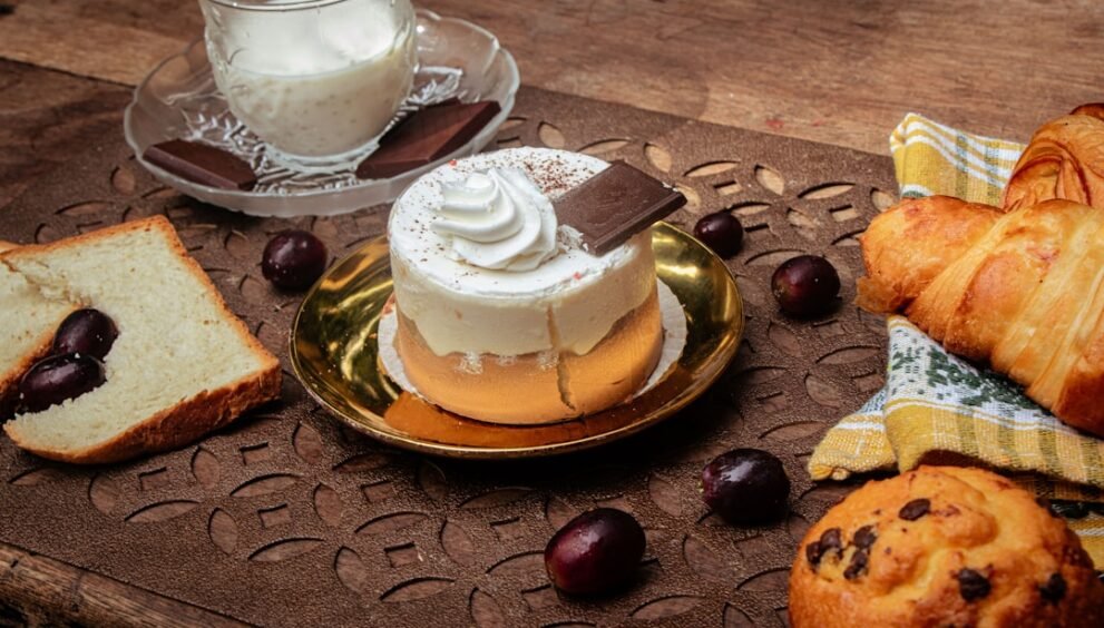 Rafa Benitez and Eddie Howe Discuss Breakfast Choices