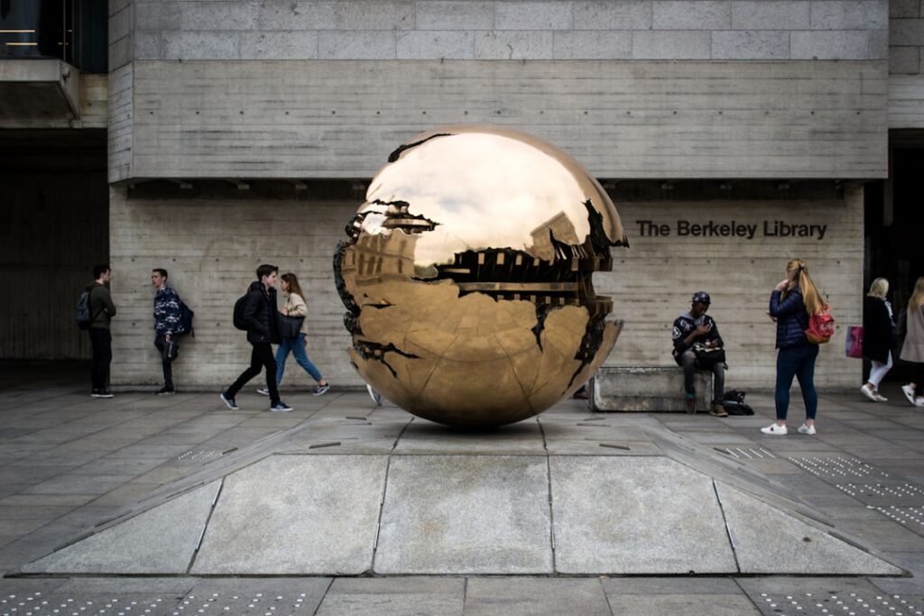 Humanoid Robots Win Beijing Half-Marathon, Set New World Record