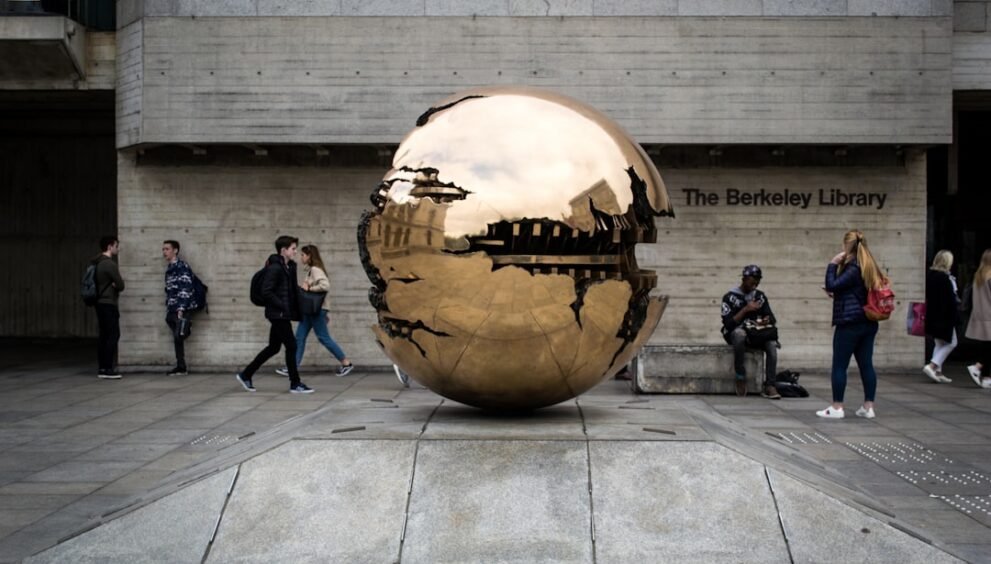 Humanoid Robots Win Beijing Half-Marathon, Set New World Record