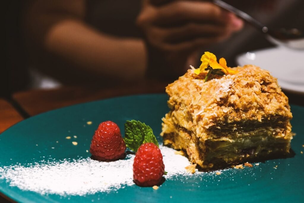 Woman Voices Concerns Over Disrespectful Dinner Behavior by Boyfriend