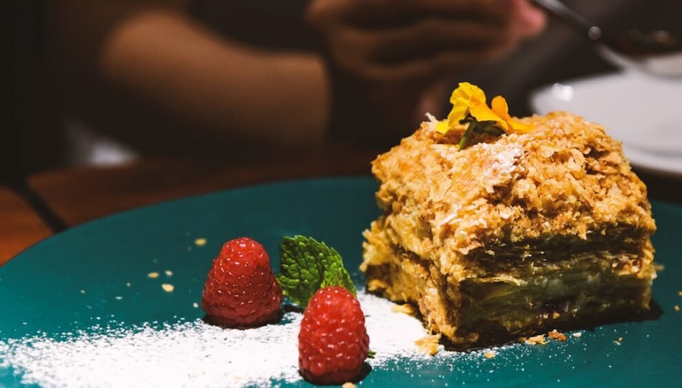 Woman Voices Concerns Over Disrespectful Dinner Behavior by Boyfriend