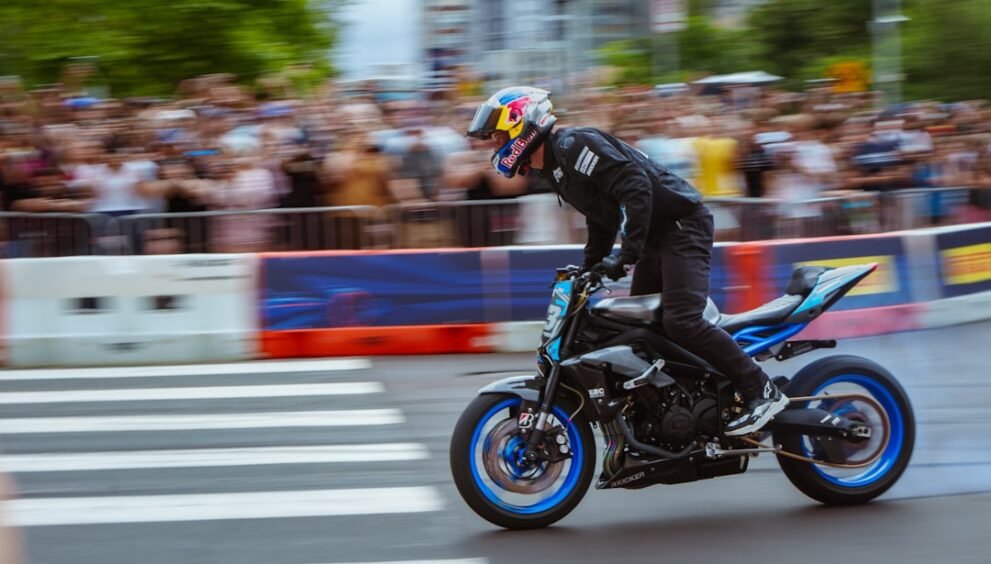 Minneapolis Wrestler Reymie Keenan Excels in Discus Event