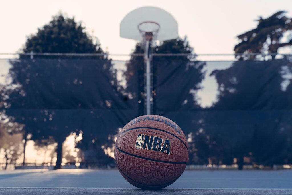 Florida Football Signs 6-Foot-7 Basketball Player as Tight End