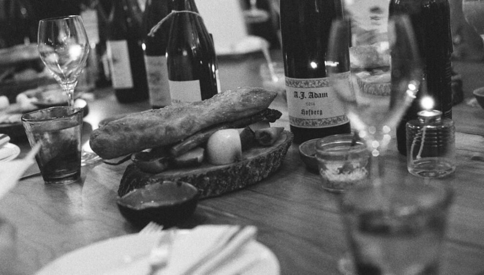 Parent Brings Alternative Meals for Kids to Dinner, Frustrates Host