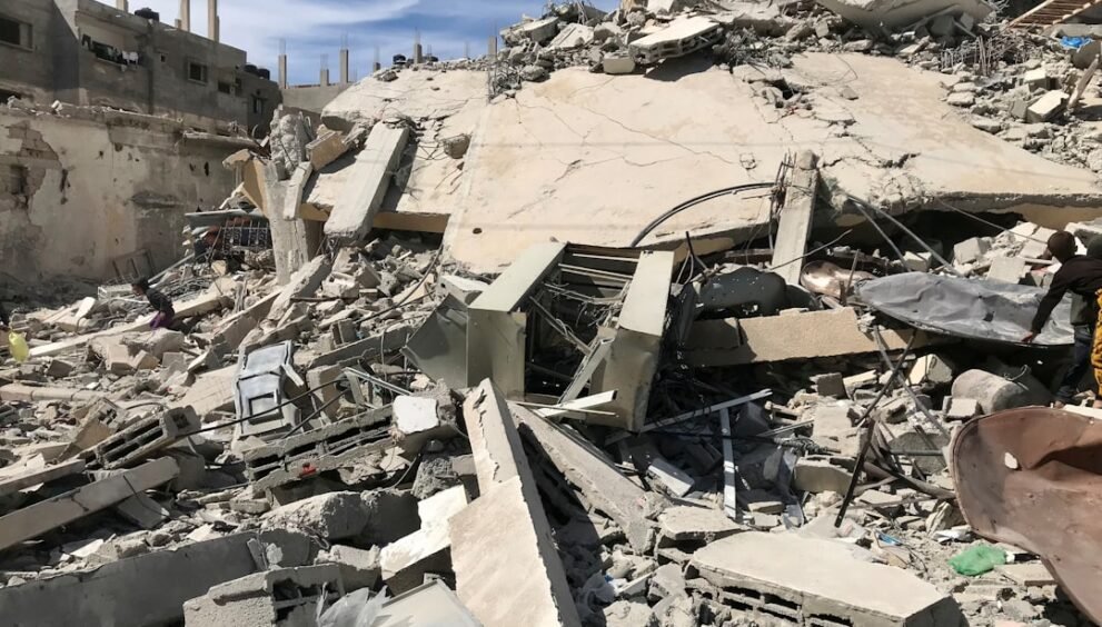 Tangshan Earthquake's Impact on Family Histories and Migration