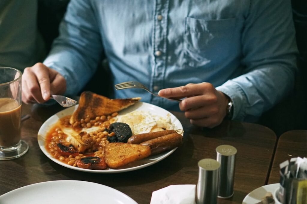 Beatrice Forman Dines on Breakfast at Chibanos
