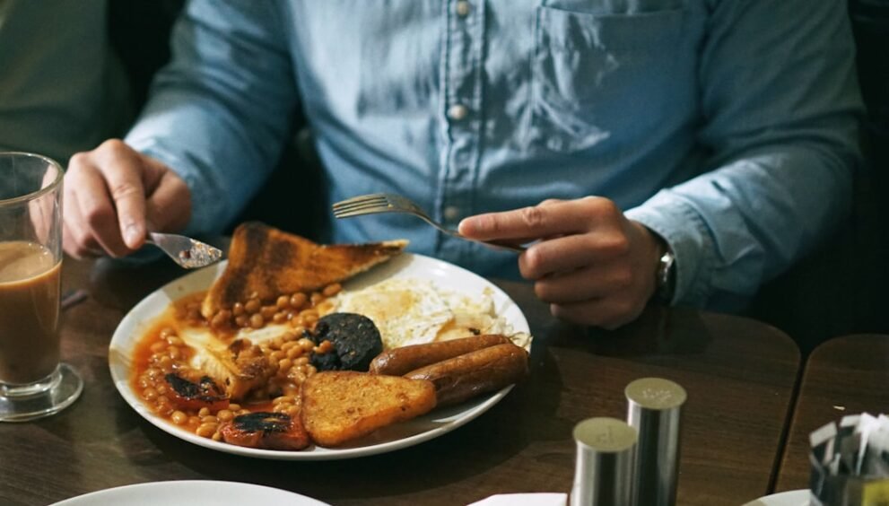 Beatrice Forman Dines on Breakfast at Chibanos