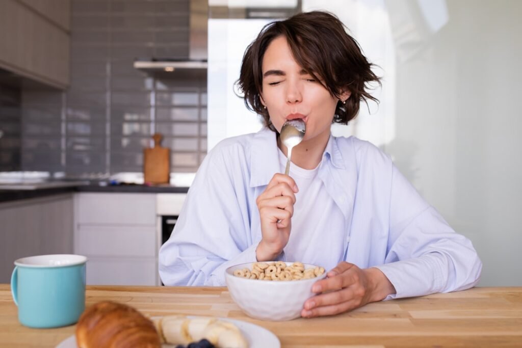 Nutritionist Recommends Filling Breakfast Options to Boost Satiety