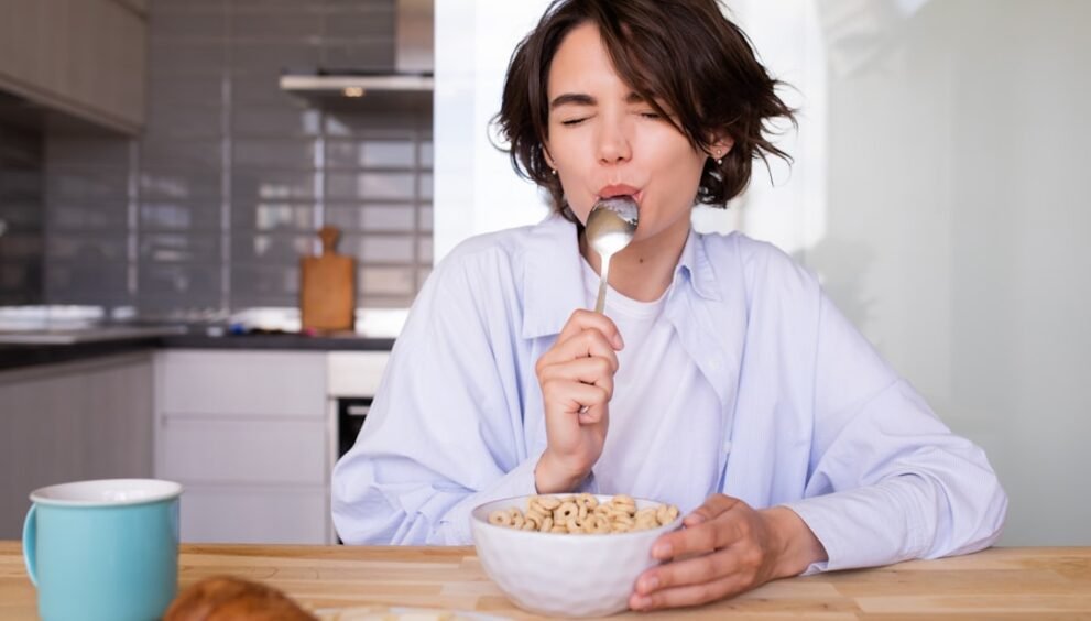Nutritionist Recommends Filling Breakfast Options to Boost Satiety