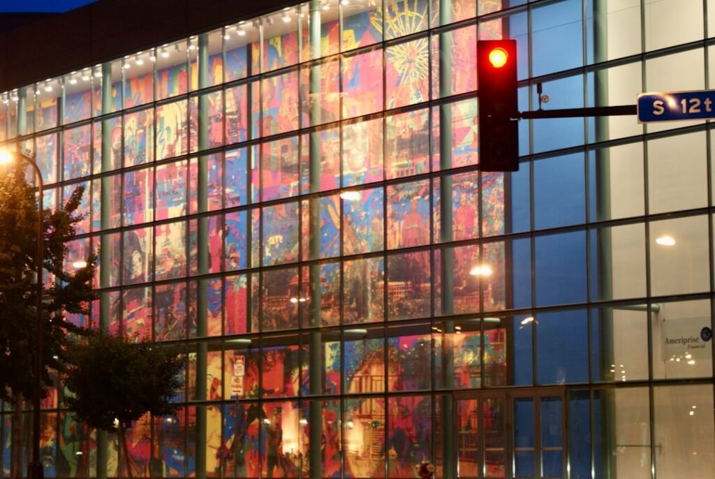 Dallas’ Late-Night Entertainment Scene and Code Enforcement Challenges